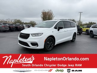 New 2025 Chrysler Pacifica Premium image 1