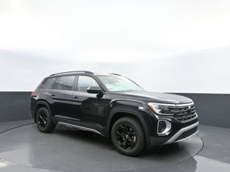 New 2025 Volkswagen Atlas Peak Edition SE image 1