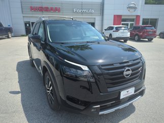 New 2025 Nissan Pathfinder Platinum w/ Black Appearance Package image 1