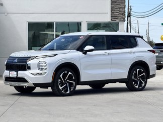 Used 2022 Mitsubishi Outlander SE image 1