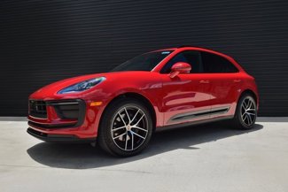 Certified 2025 Porsche Macan image 1
