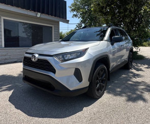 Used 2022 Toyota RAV4 LE image 1