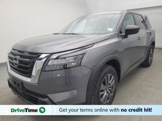 Used 2023 Nissan Pathfinder S image 1