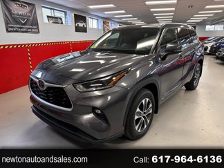 Used 2021 Toyota Highlander XLE image 1