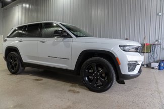 Used 2023 Jeep Grand Cherokee Limited w/ Black Appearance Package image 1