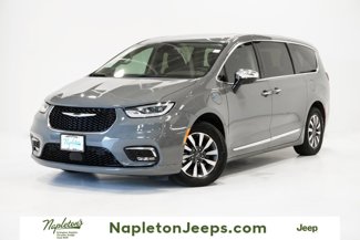 Used 2023 Chrysler Pacifica Limited image 1
