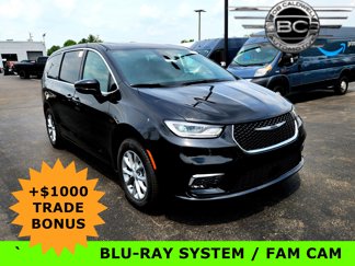 New 2025 Chrysler Pacifica Select w/ Uconnect Theater Family Group image 1