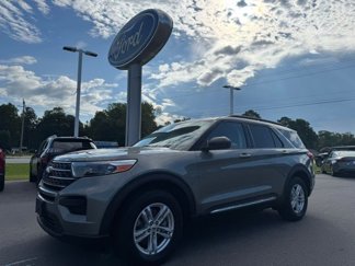 Used 2020 Ford Explorer XLT image 1