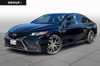 Used 2022 Toyota Camry SE image 1