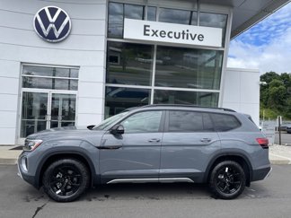 New 2025 Volkswagen Atlas Peak Edition SE image 1