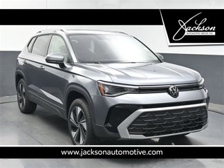 New 2025 Volkswagen Taos SE image 1