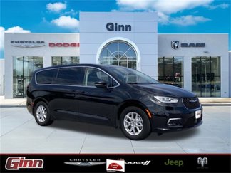 Used 2023 Chrysler Pacifica Touring-L image 1