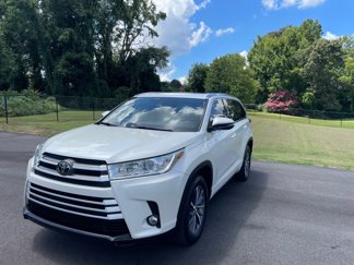 Used 2018 Toyota Highlander SE image 1
