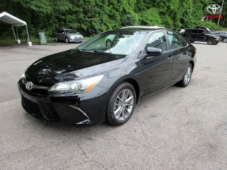 Used 2017 Toyota Camry SE image 1