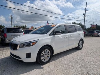 Used 2017 Kia Sedona LX w/ LX Essentials Premium Package image 1