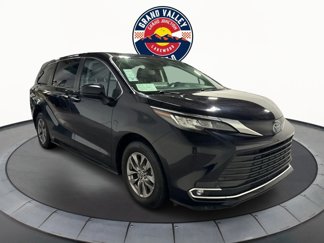 Used 2023 Toyota Sienna XLE image 1