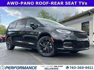 New 2025 Chrysler Pacifica Limited image 1