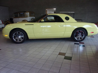 Used 2002 Ford Thunderbird Deluxe image 1