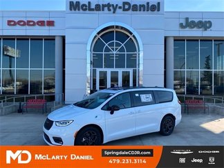 New 2024 Chrysler Pacifica Premium image 1