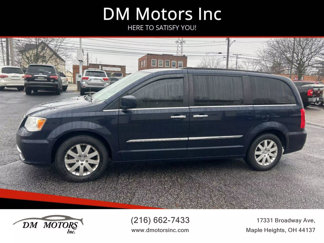 Used 2016 Chrysler Town & Country Touring w/ Driver Convenience Group image 1