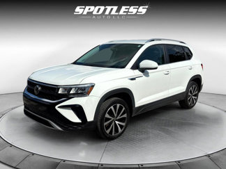 Used 2022 Volkswagen Taos SE image 1
