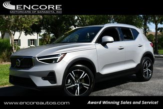 Used 2025 Volvo XC40 B5 Core image 1
