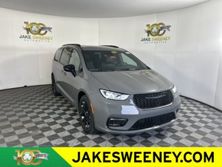 New 2025 Chrysler Pacifica Limited image 1