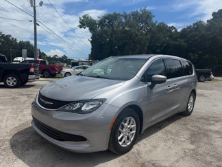 Used 2017 Chrysler Pacifica Touring image 1