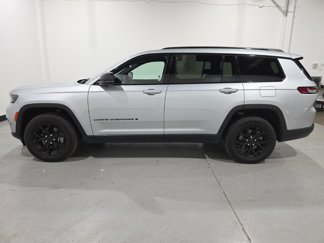 Used 2024 Jeep Grand Cherokee L Laredo image 1