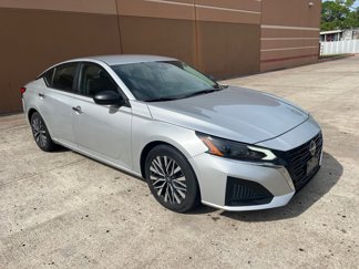 Used 2024 Nissan Altima 2.5 SV image 1