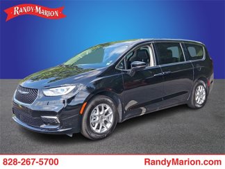 Used 2024 Chrysler Pacifica Touring-L image 1