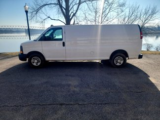 Used 2016 Chevrolet Express 3500 Extended image 1
