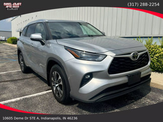 Used 2022 Toyota Highlander XLE image 1