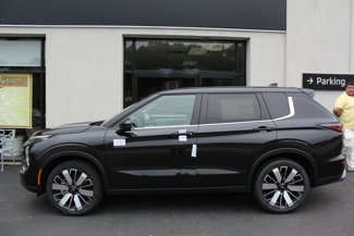 New 2025 Mitsubishi Outlander SE image 1