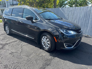 Used 2017 Chrysler Pacifica Touring-L image 1