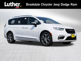 New 2025 Chrysler Pacifica Pinnacle image 1