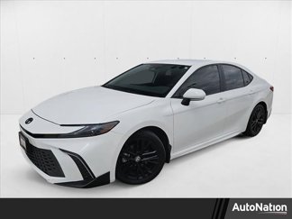 Used 2025 Toyota Camry SE image 1