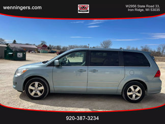 Used 2009 Volkswagen Routan SE image 1