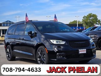 New 2026 Chrysler Pacifica Select video 1
