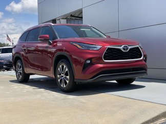Used 2023 Toyota Highlander XLE image 1