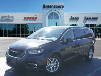 Used 2023 Chrysler Pacifica Touring-L image 1
