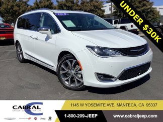 Used 2018 Chrysler Pacifica Limited w/ Tire & Wheel Group image 1