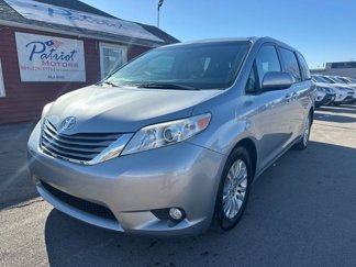 Used 2017 Toyota Sienna XLE image 1