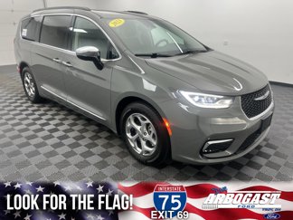 Used 2023 Chrysler Pacifica Limited image 1