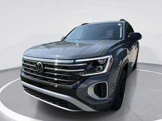 New 2025 Volkswagen Atlas Peak Edition SE image 1