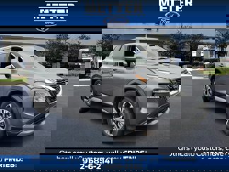 Used 2023 Nissan Rogue SV image 1