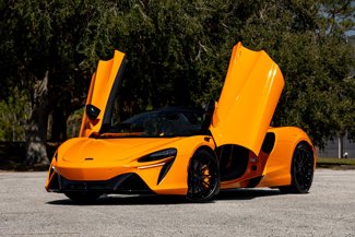 Used 2025 McLaren Artura Spider image 1