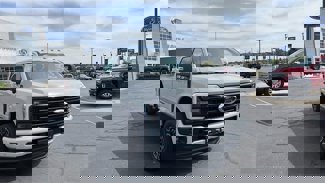 New 2025 Ford F350 4x4 Crew Cab Super Duty image 1