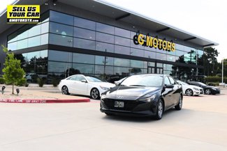 Used 2023 Hyundai Elantra SE image 1