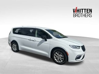Used 2024 Chrysler Pacifica Touring-L image 1